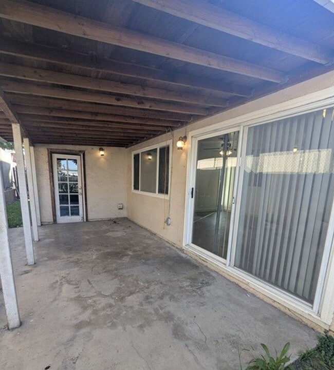 Building Photo - 4 Bedroom 2 Bathroom Single Story Home in Spring Valley