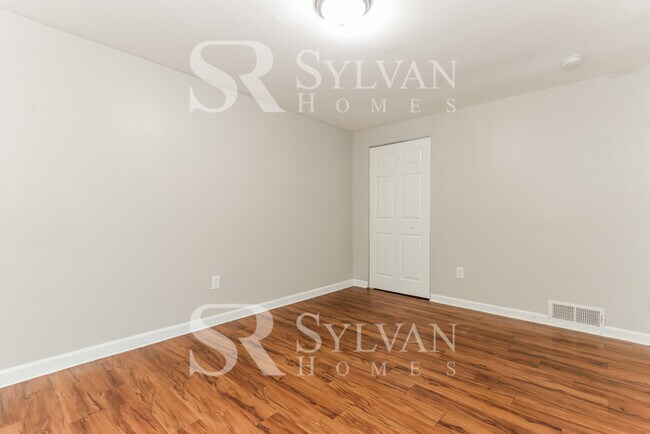 Building Photo - Carve Out a Great Life Here!