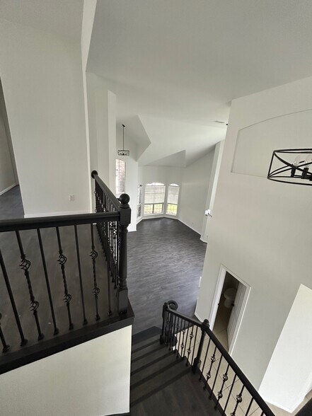 Building Photo - 412 Cypress Hill Dr