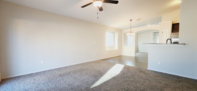 Building Photo - Stunning 4 bedroom, 2 bath home in East El Paso!