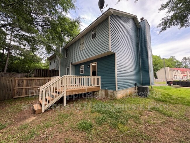 Building Photo - 830 Jamestown Manor Park