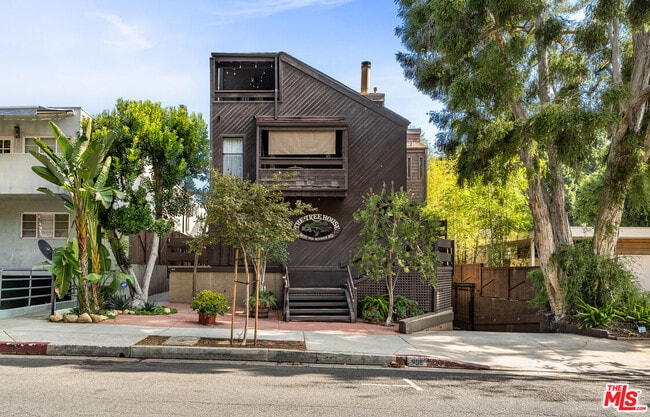 Building Photo - 906 Kings Rd