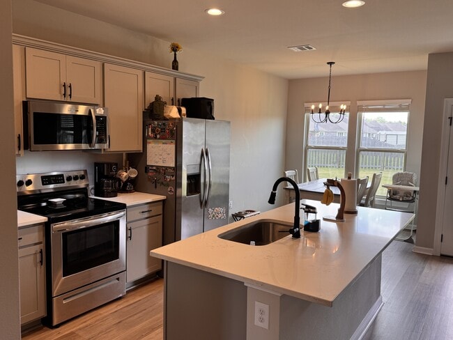 Building Photo - 25755 Pristine St