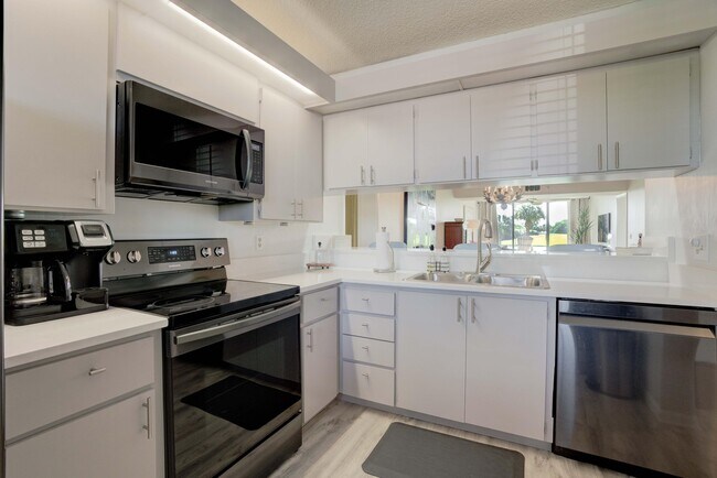 Building Photo - 201 S Seas Dr