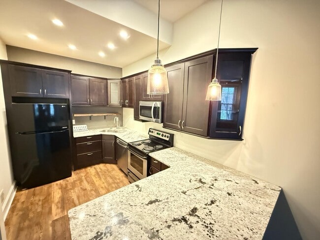 Building Photo - 822 Scott St