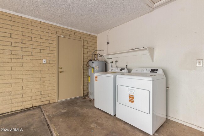 Building Photo - 5055 W Vogel Ave