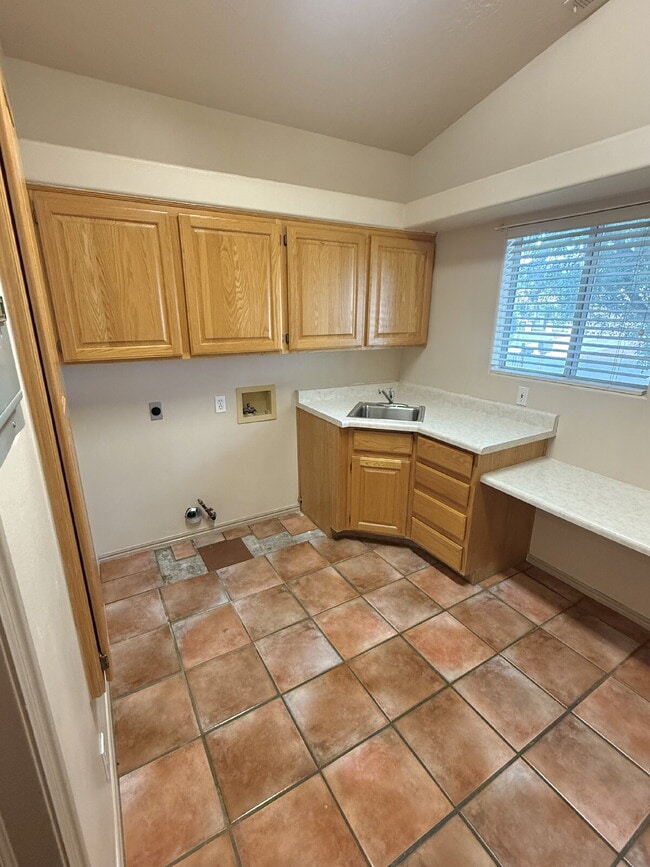 Building Photo - 1569 Tamarisk Dr