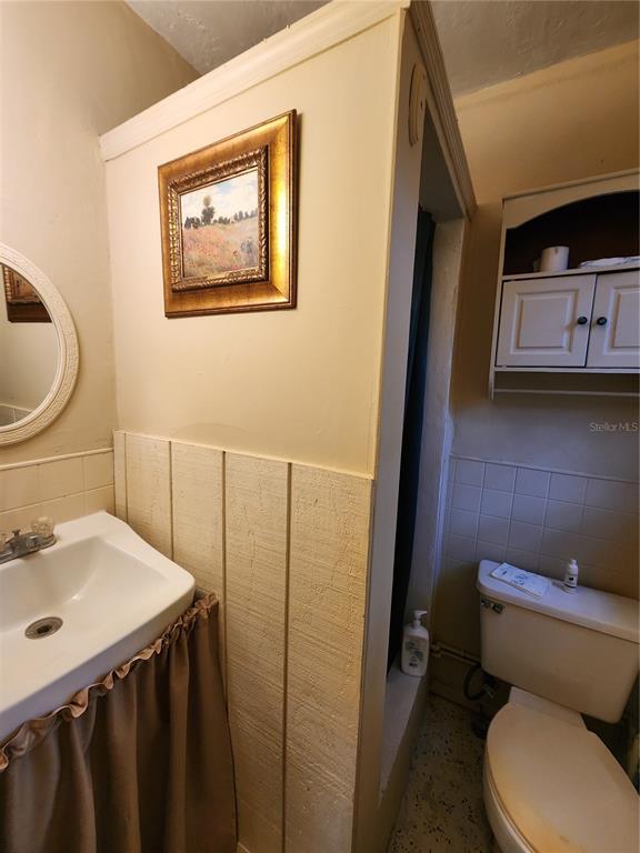 Building Photo - 1030 NE 9th St