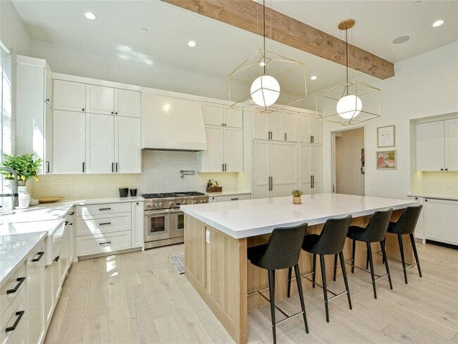 Building Photo - 304 Westwood Terrace