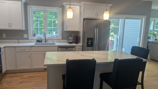 Building Photo - ***Please Respond Directly to the Online Listing, Calls May Not Be Returned***