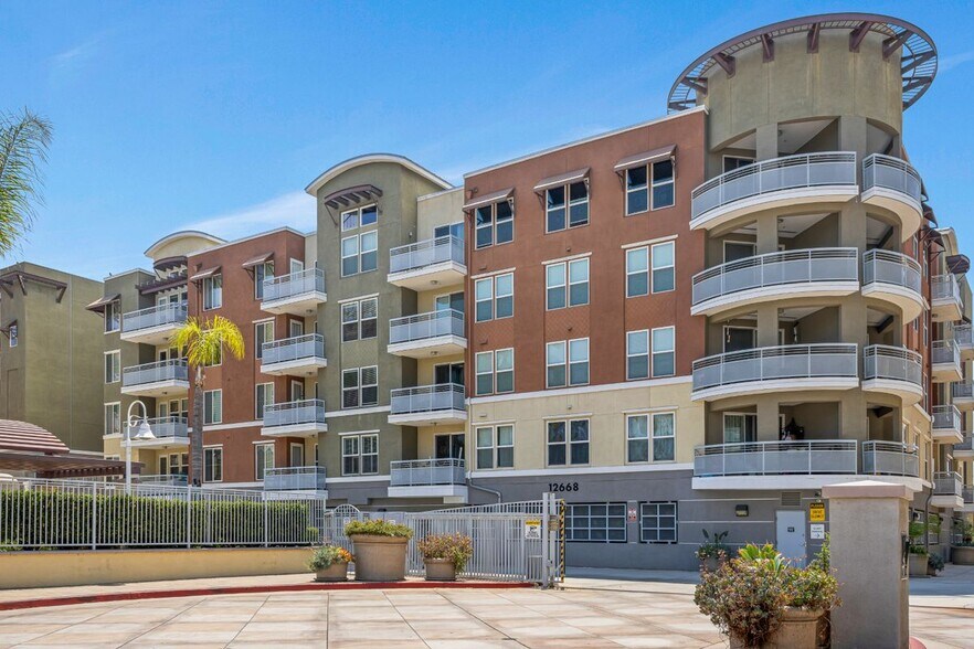 Building Photo - 12668 W Chapman Ave