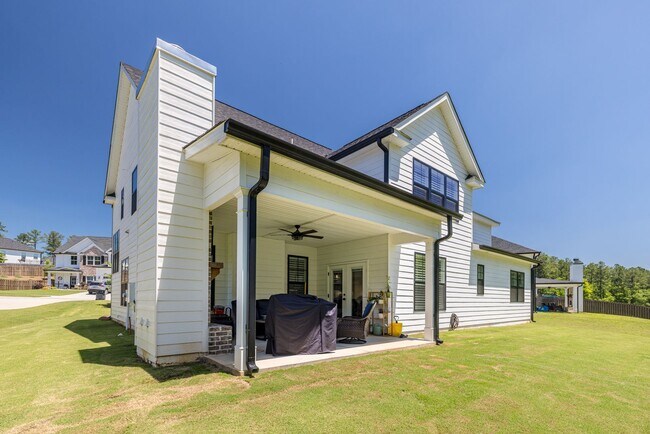 Building Photo - 821 Lost Grv Trl