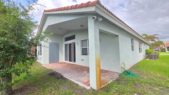 Building Photo - 2264 Newport Isles Blvd