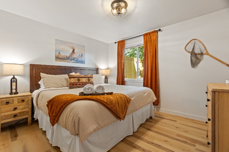 Building Photo - 661 8th Ave E N