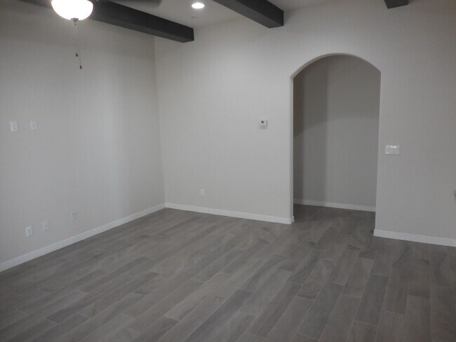 Building Photo - 213 Epsom Dr