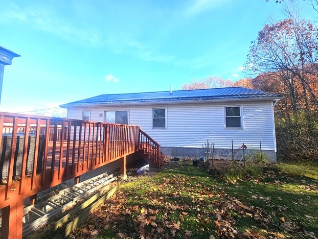 Building Photo - 208 Sanderson St