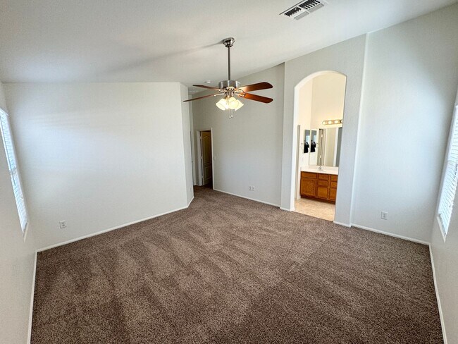 Building Photo - Fantastic 4 Bedroom/2 Bath Single Level Ho...