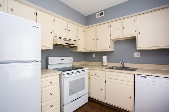 Building Photo - 146 Candlewood Dr