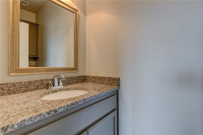 Building Photo - 17617 Hampton Park Dr