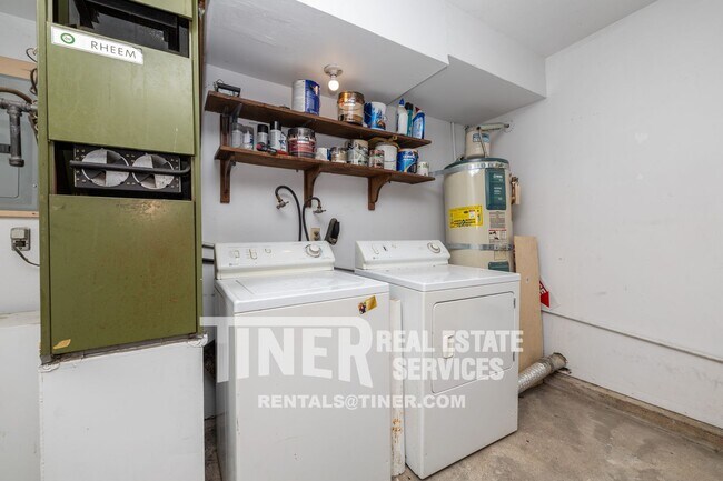 Building Photo - Darling 3 Bedroom Near Downtown - Location...