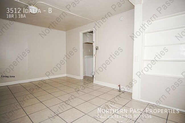 Building Photo - 1 BDR Duplex with Private Entrance!