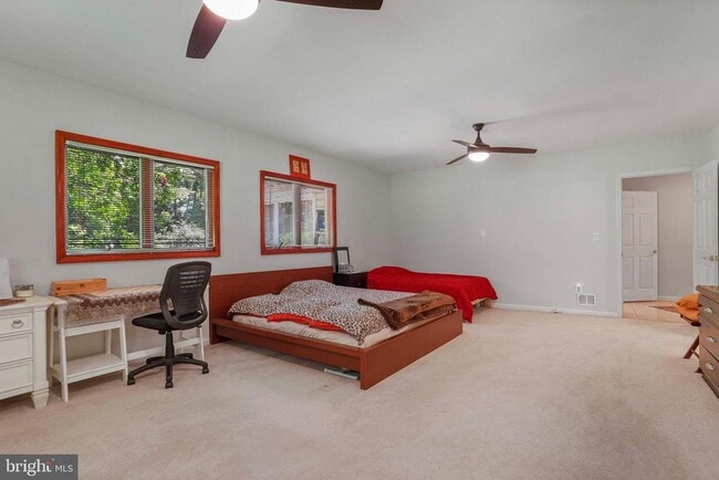 Building Photo - 5135 Summit Dr