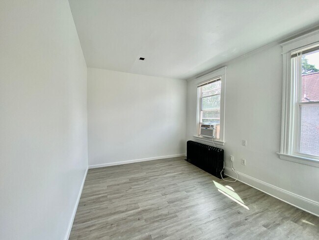 Building Photo - 2314 Victor St