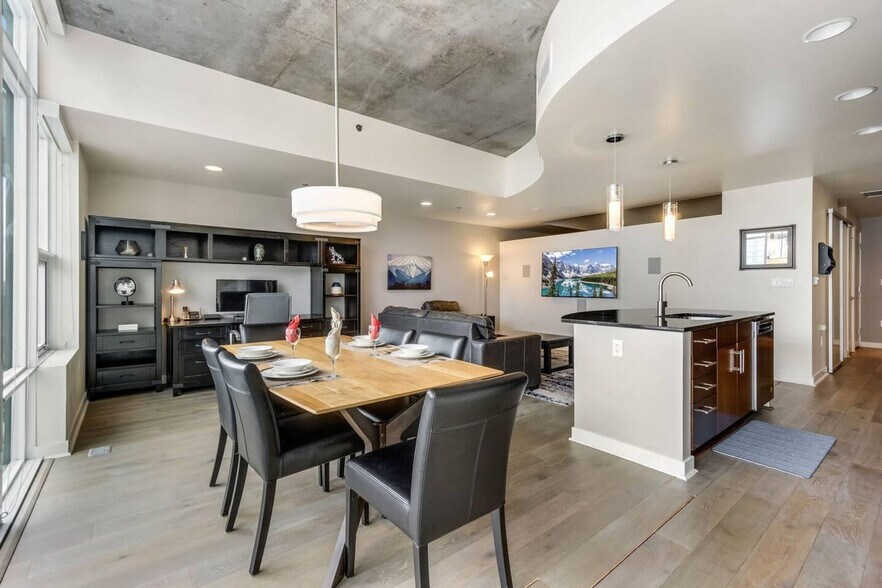 Building Photo - 1500 Champa St