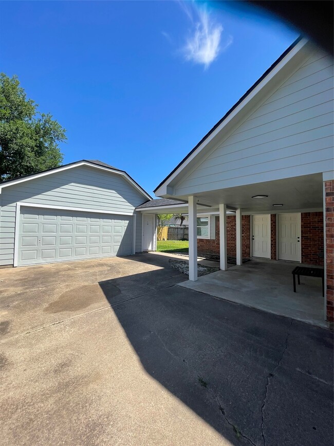 Building Photo - 6207 Denmark Dr