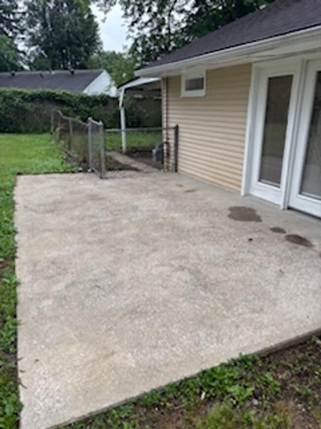 Building Photo - Cute 3 Bedroom, 1.5 Bathroom Home