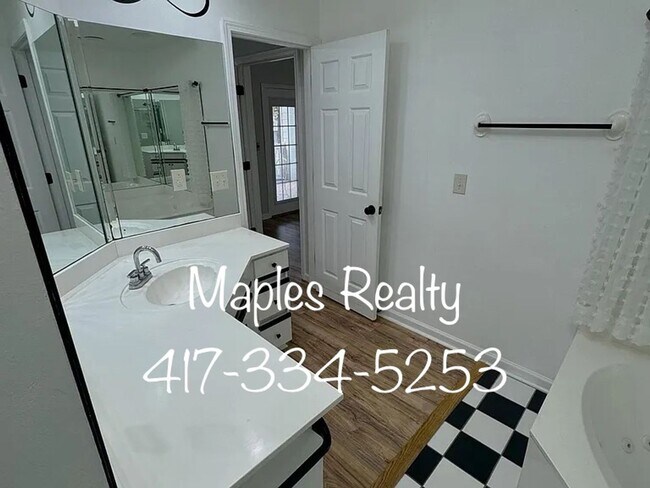Building Photo - Two bed / Two bath condo in WOODLAND ESTAT...