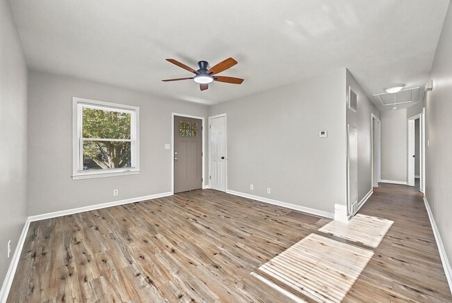 Building Photo - Newly renovated, adorable 3-bedroom, 1-bath home in Rock Hill!