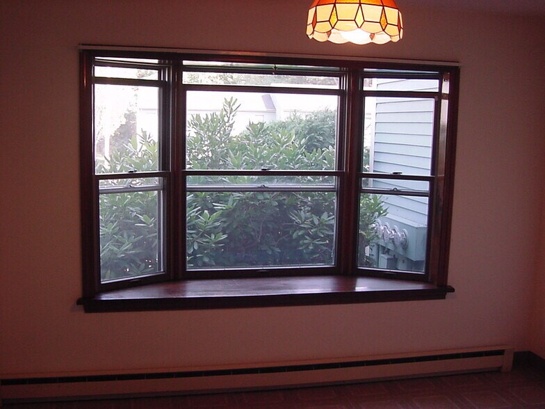 Building Photo - 509 Piscassic St