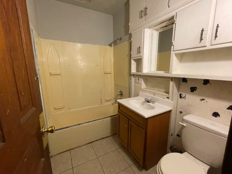 Building Photo - 6034 25th Ave