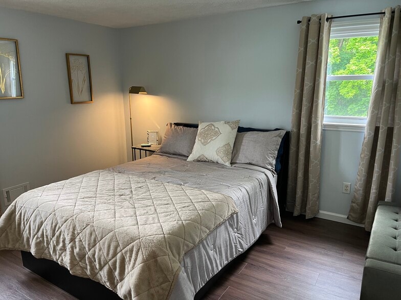 Master Bdrm - 288 Downsview Dr