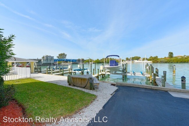 Building Photo - 2 br, 2 bath House - 109 Bayshore Dr. Unit 10