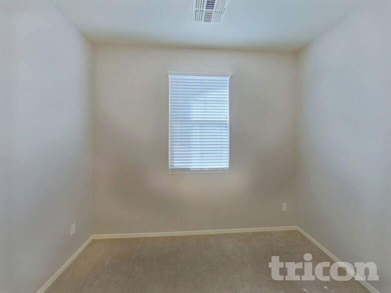 Building Photo - 41038 W Portis Dr