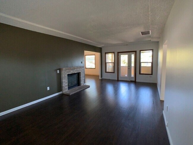 Primary Photo - 2821 NE 58th Ave