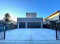 Building Photo - 4 Bed, 4.5 Bath Located in Hawthorne, CA