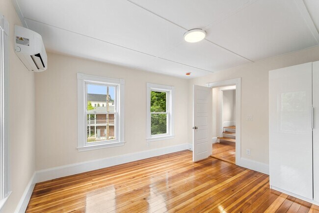 Building Photo - 29 Sylvan St