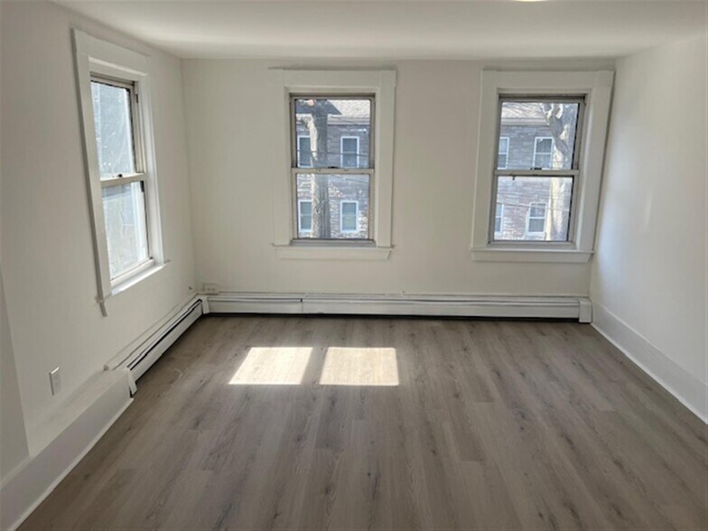 Building Photo - 8 6th St