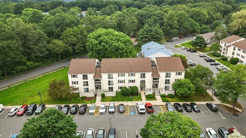 Building Photo - 49 Village Brook Ln