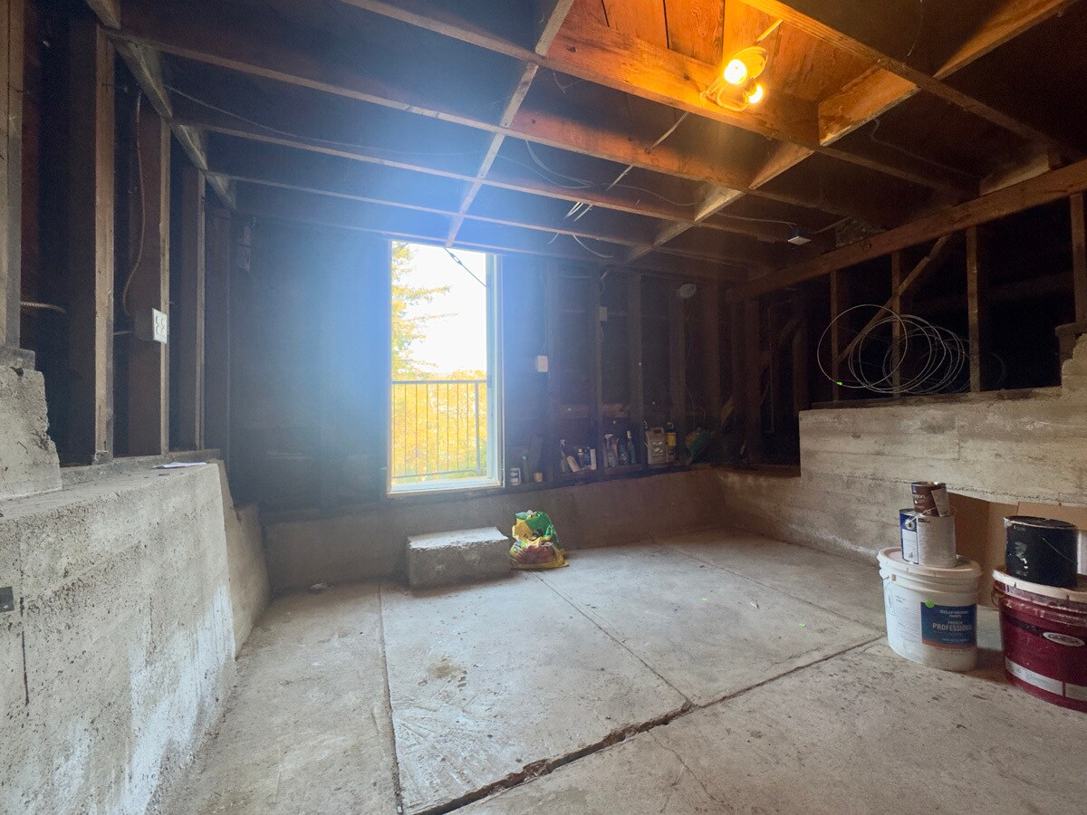 Building Photo - 914 Everett Ave