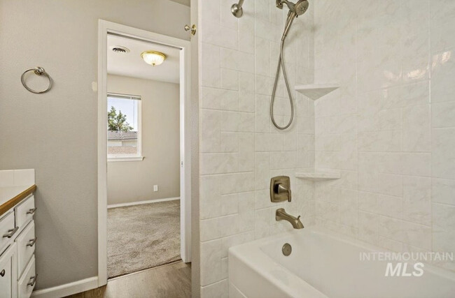 Primary shower - 3011 W Pleasanton Ave