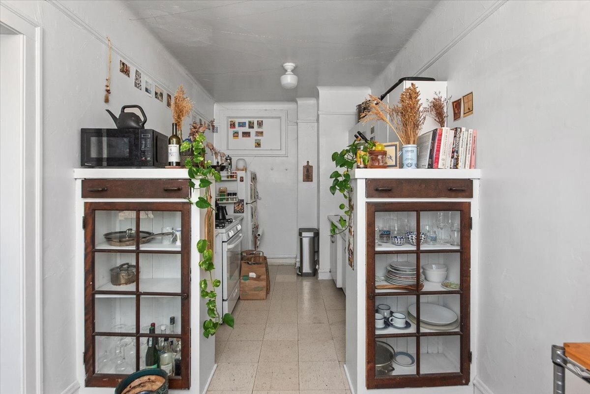 Building Photo - 5704 S Harper Ave