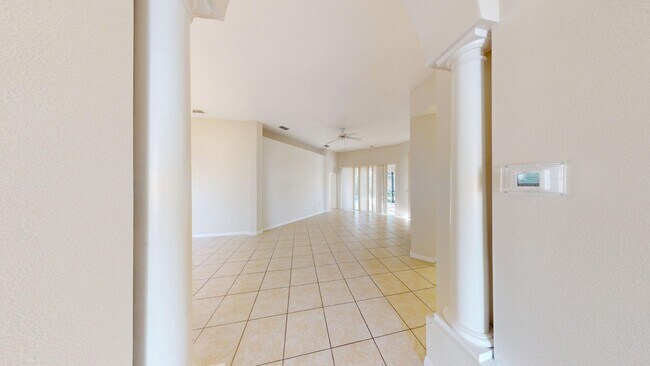 Building Photo - 4BR/4BA - POOL HOME     Calabay Park at To...