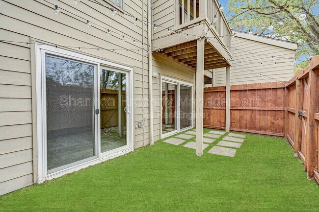 Building Photo - 2100 Tanglewilde St