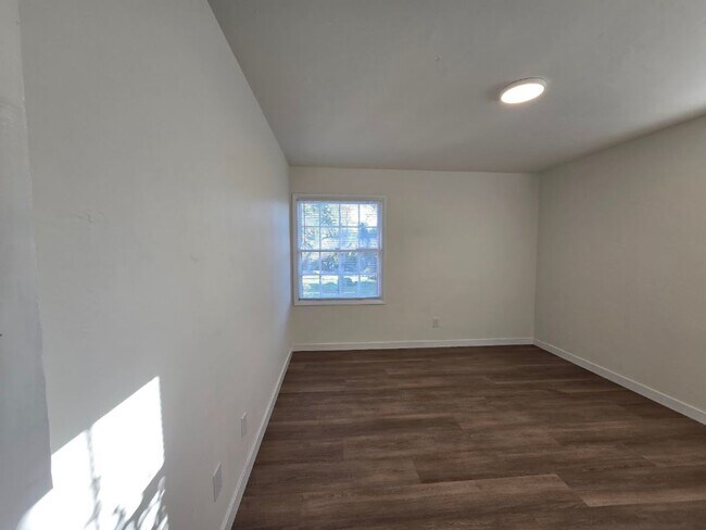 Building Photo - Bright & Remodeled Single-Family Home with Detached Garage