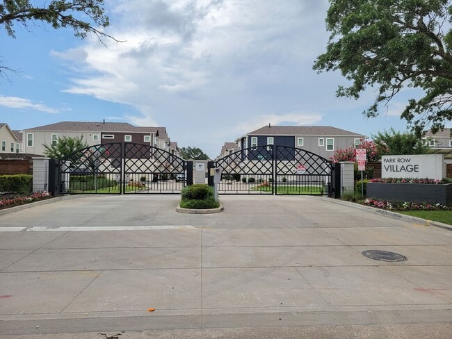 Building Photo - A true gem on a quiet corner lot, this spa...