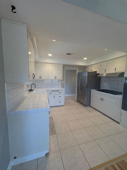 Building Photo - 7108 Santa Ana Cir